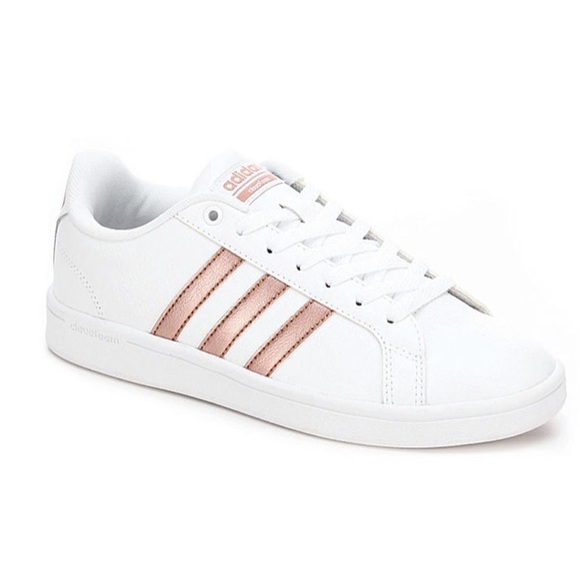 adidas Shoes - 🎉HP🎉Classic Adidas with pink stripes size 6.5
